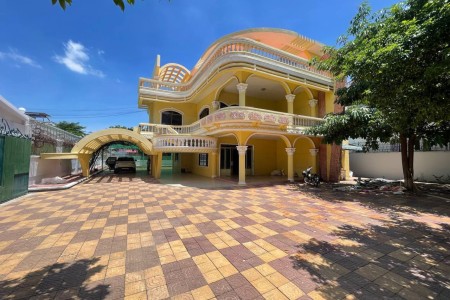 spacious villa in tuol kork for rent