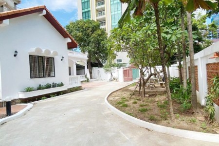 Small Villa With Pool for Rent in BKK 1