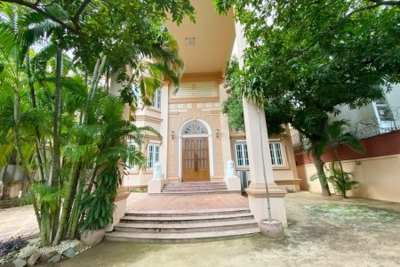 Colonial-Style Villa for Rent in Boeung Keng Kang 1