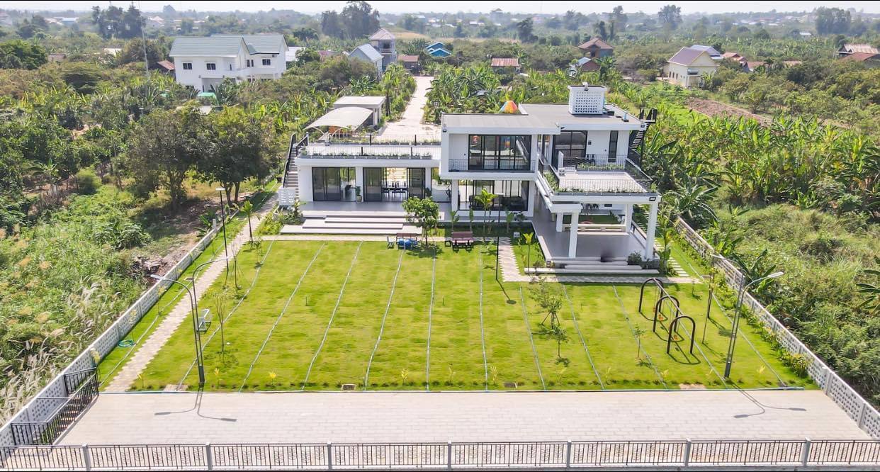 Riverside Villa For Rent At Koh Anlong Chen