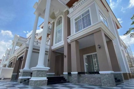 Corner Queen Villa For Rent