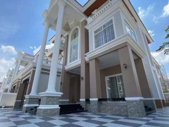 Corner Queen Villa For Rent