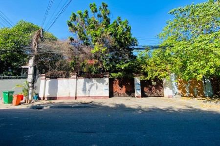 Wooden House For Rent Near Independence Monument