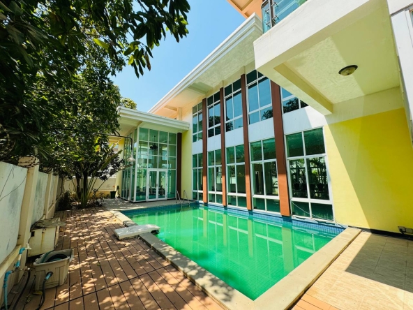 spacious villa for rent