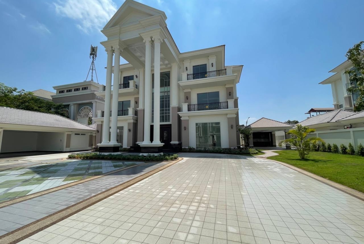 newly king villa for rent