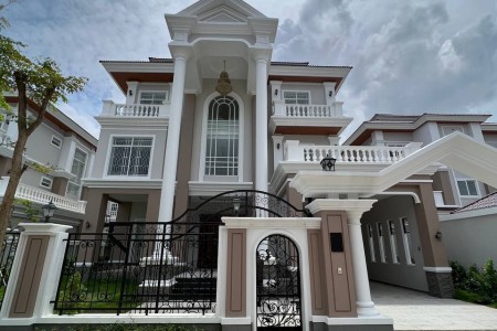 Villa Queen For Rent In Borey Peng Huoth