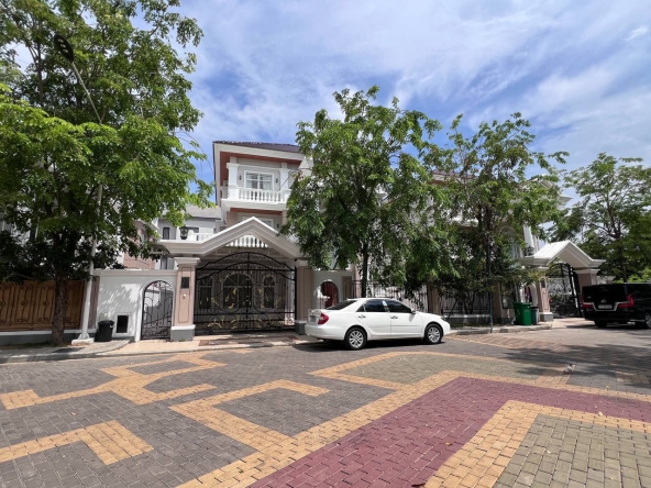 nice decoration villa for sale in borey peng huoth boeung snoa