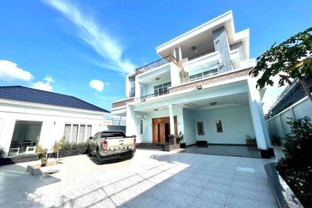 Modern Villa For Rent In Sen Sok