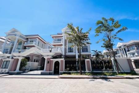 Luxurious Villa For Rent In Borey Peng Huoth