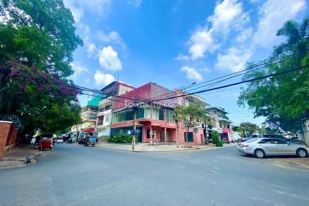 Corner Villa For Sale In Daun Penh