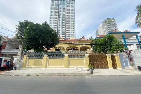 big 05 bedroom villa for rent in bkk 1