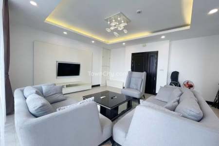 Spacious 03 Bedroom Condo In Daun Penh