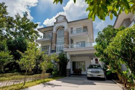 Queen Villa for Rent in Borey Peng Huoth 60M