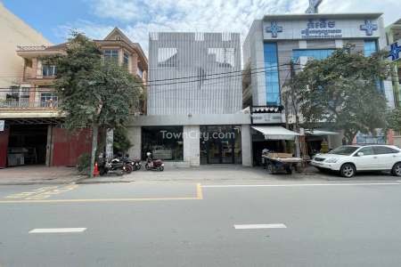 Shop for Rent along Monivong Boulevard