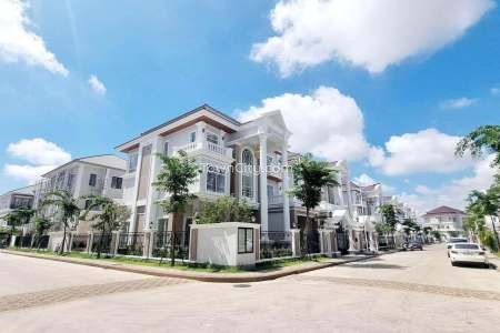 Corner Queen Villa for Sale in Borey Peng Huoth