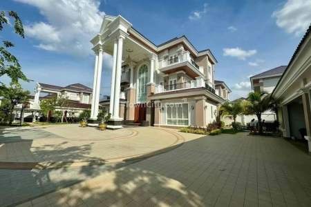 King Villa for Sale in Borey Peng Huoth
