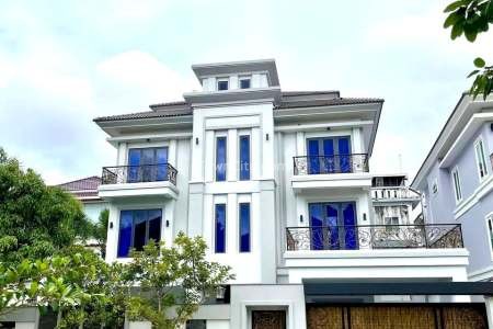 Villa for Sale in Borey New World
