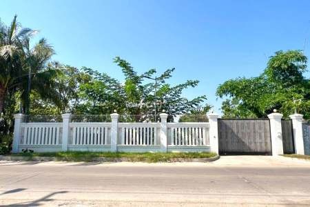 Land and House for Sale in Chbar Ampov