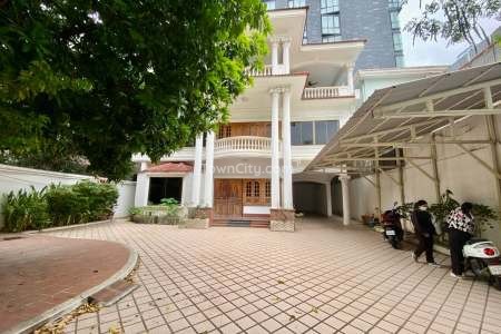 Spacious Villa for Rent in Daun Penh