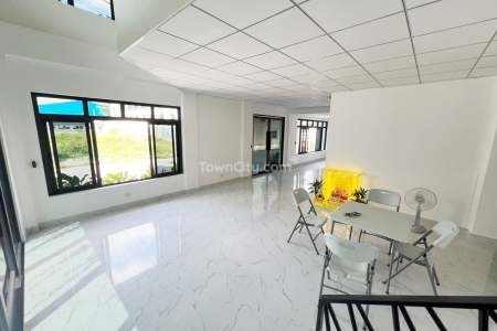 Spacious Villa for Rent near BKK Market
