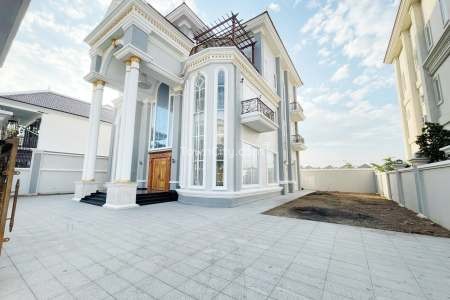 Newly-Built Villa for Sale near Aeon Mall 2