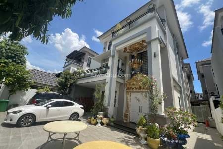 Queen Villa for Rent in Borey Rith 598