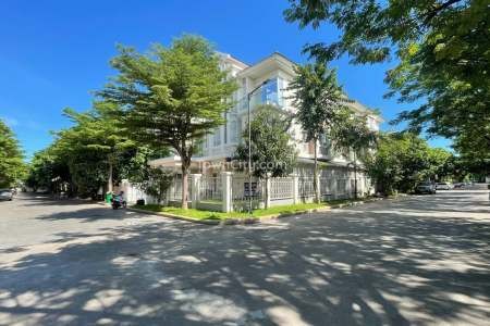 Corner Queen Villa for Rent in Borey Chip Mong Land Sen Sok, Phnom Penh