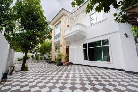 Modern Villa for Rent in Bassac Garden