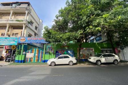 Spacious House for Rent in BKK 3