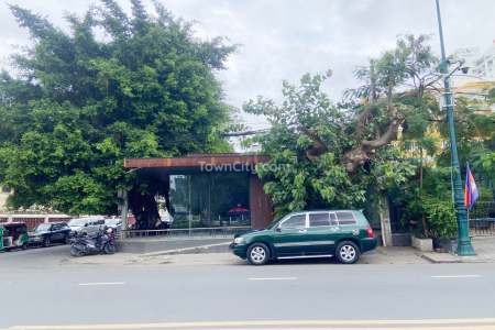 Corner Shop for Rent near Royal Palace