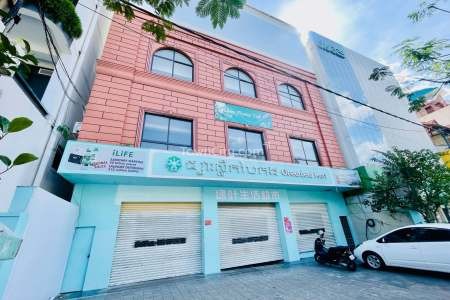 Commercial Building-Showroom for Rent