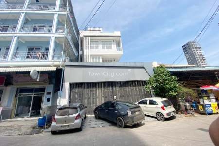 Building for Rent near Vanda Institute