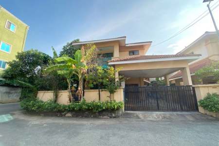Corner Villa for Sale at Borey Attwood
