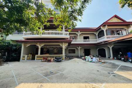 10 Bedrooms Villa for Rent in Tuol Tompoung