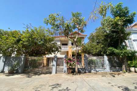 04 Bedrooms Villa for Rent Bassac Garden 04 Bedrooms Villa for Rent in Bassac Garden, Tonle Bassac, near Aeon Mall