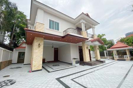 Newly Renovated Villa for Rent near CIS