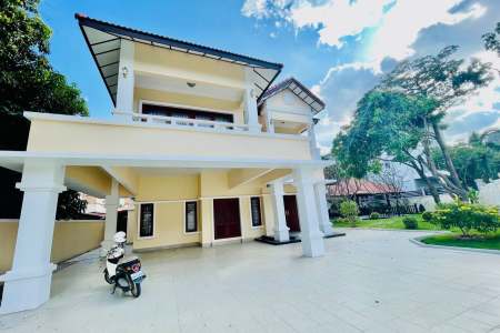 Big Garden Villa for Rent in Tuol Kork
