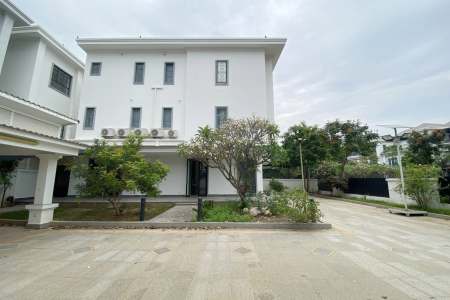 Expansive 6-Bedroom Villa for Rent near ISPP