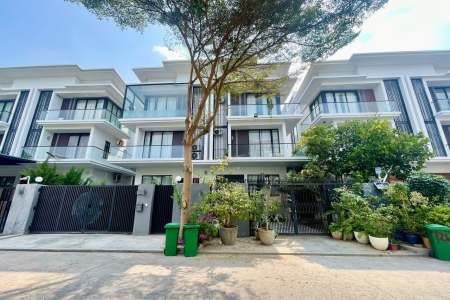 Twin Villa for Rent in Borey The Wood