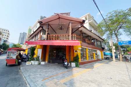 Prime Corner Shop for Rent in 7 Makara