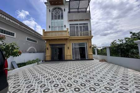 Villa for Sale near Borey New World La Sen Sok 2